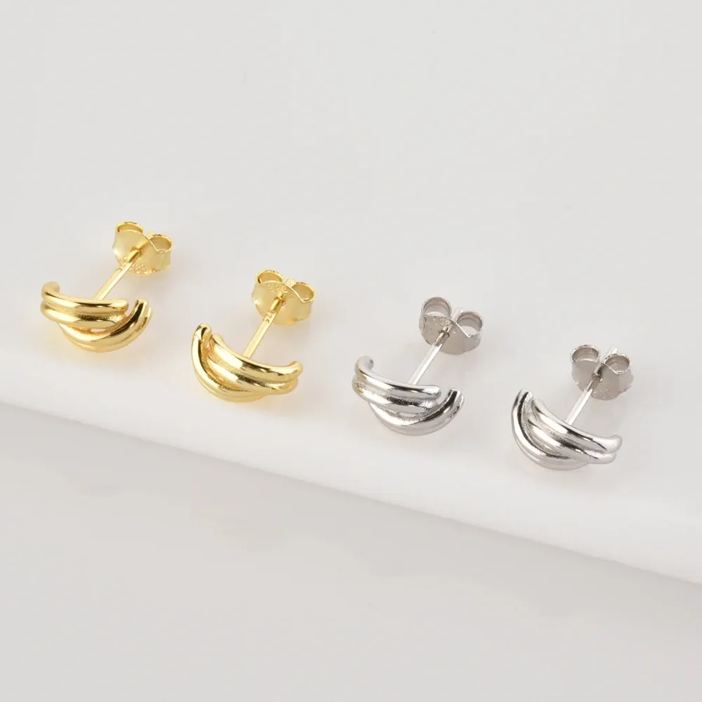 Фино златисто-сребърно обеци с винтов гръб и циркон