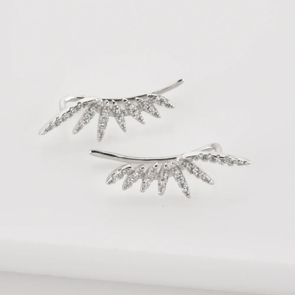 Фини сребърни обеци тип „катерещи“ с циркон и винтов гръб