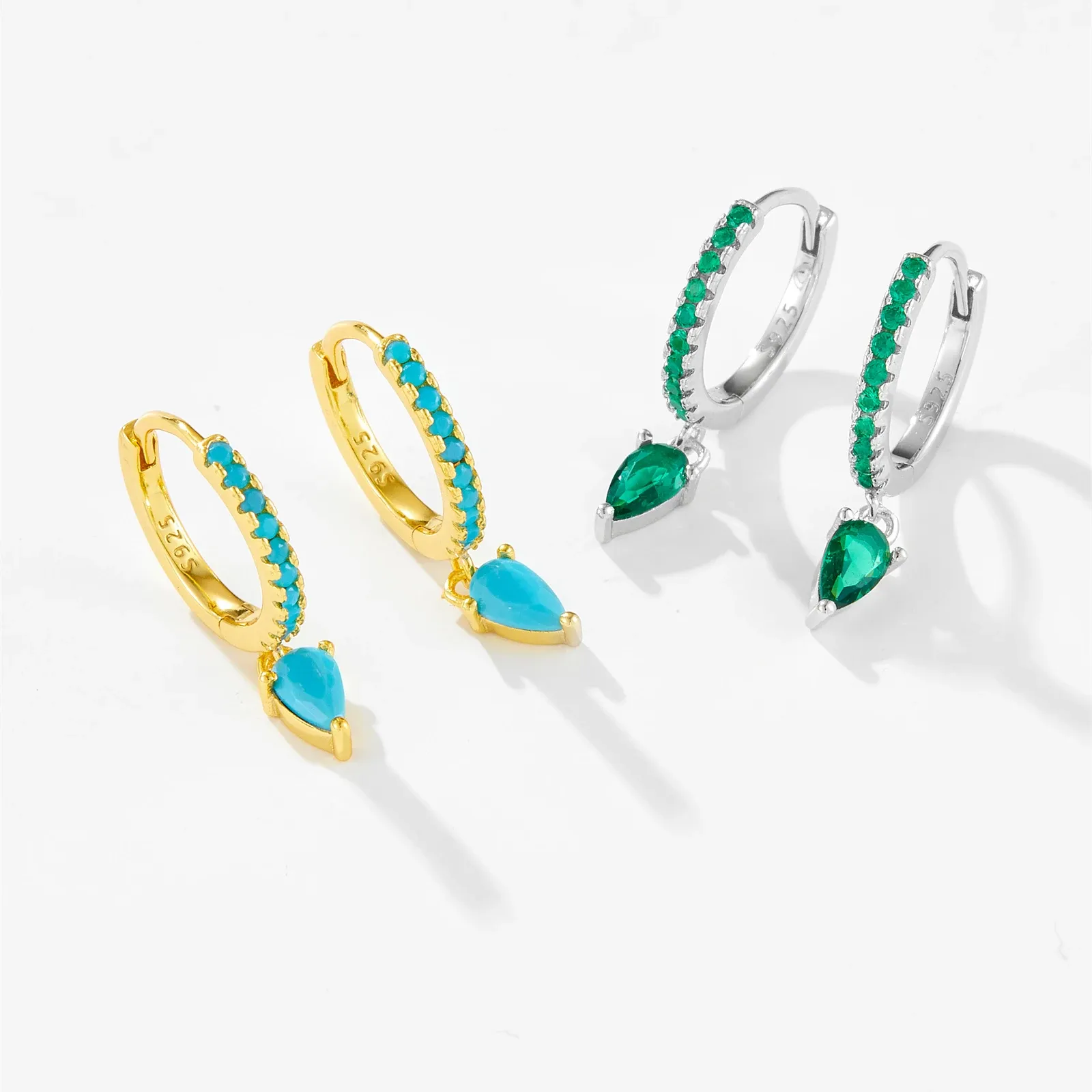 Фини сребърни обеци с водна капка и зелен циркон