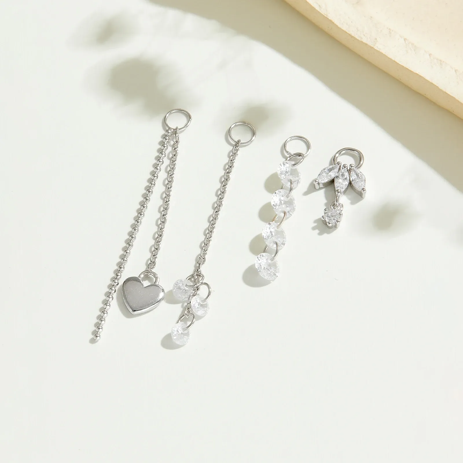 ANDYWEN 925 сребърни капковидни обеци със сърце и циркон