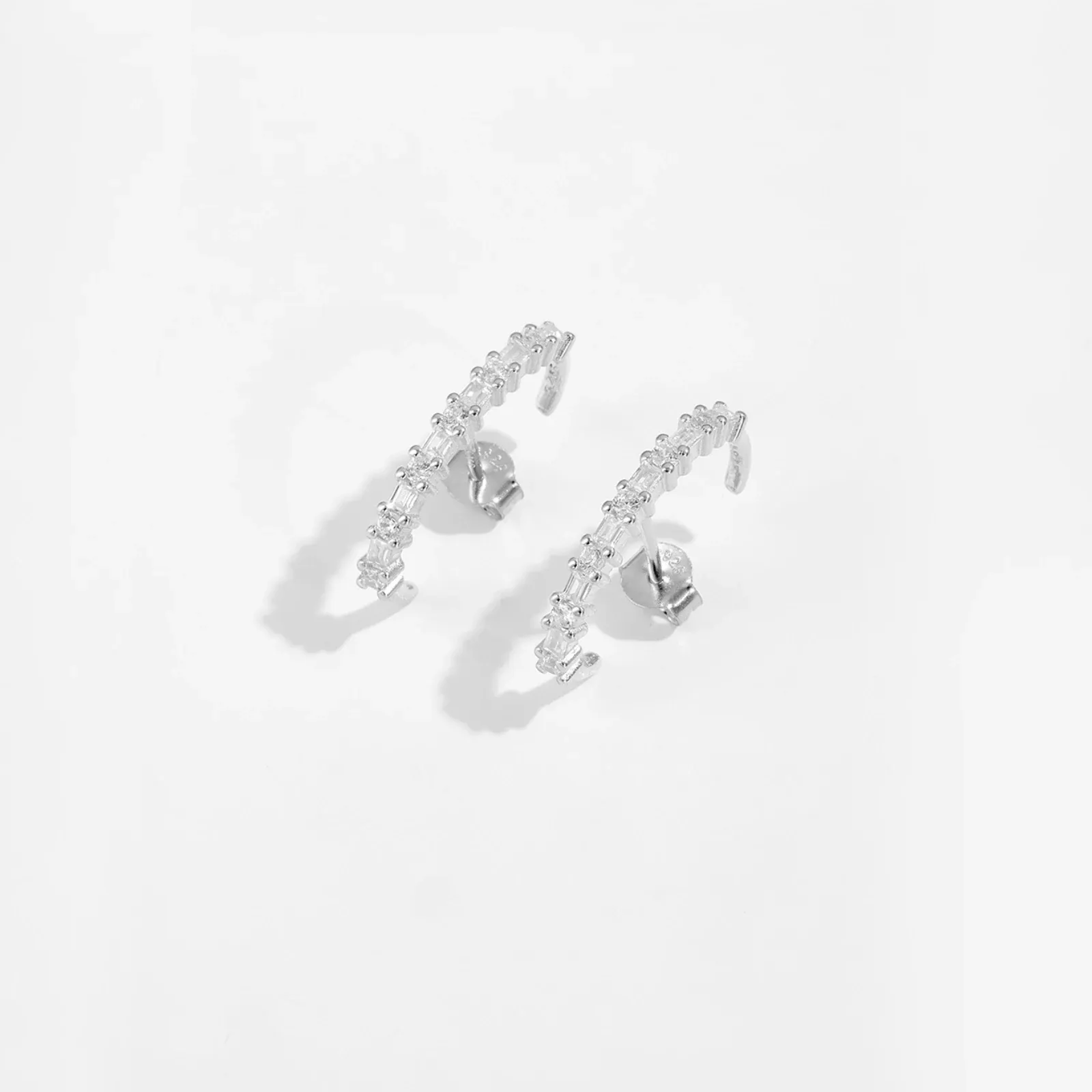 Златисти сребърни обеци с циркон и винтов гръб ANDYWEN