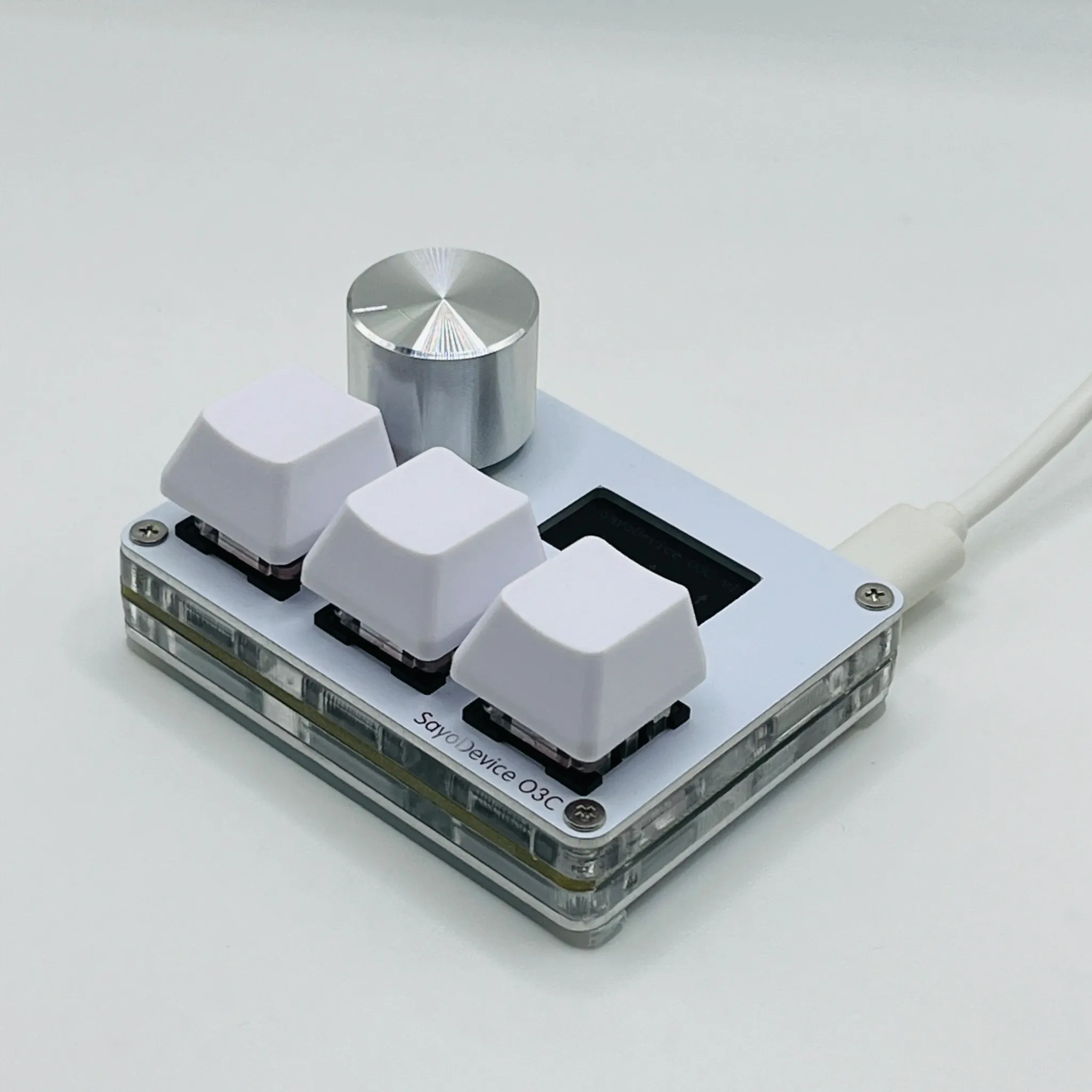 Компактен Hall Switch макропад с Rapid Trigger и екран