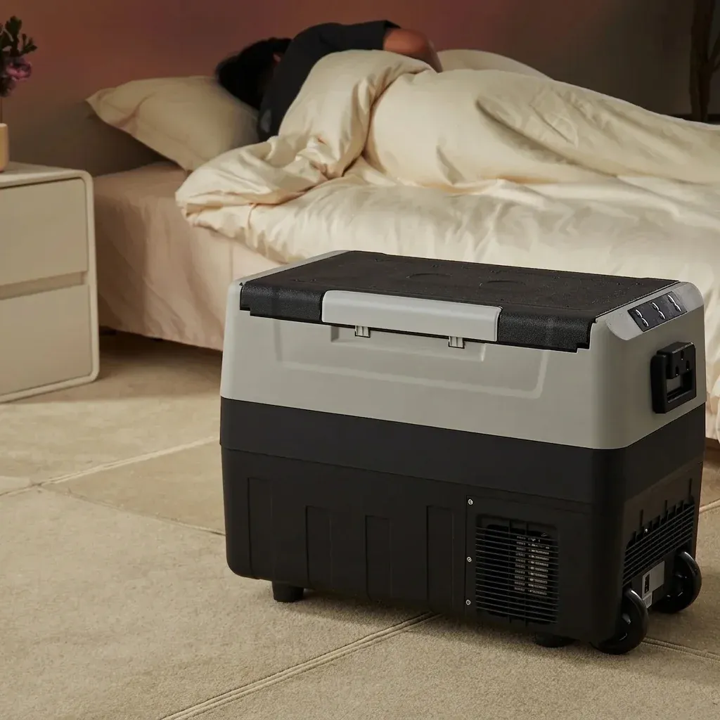 Портативен автомобилен хладилник с колела