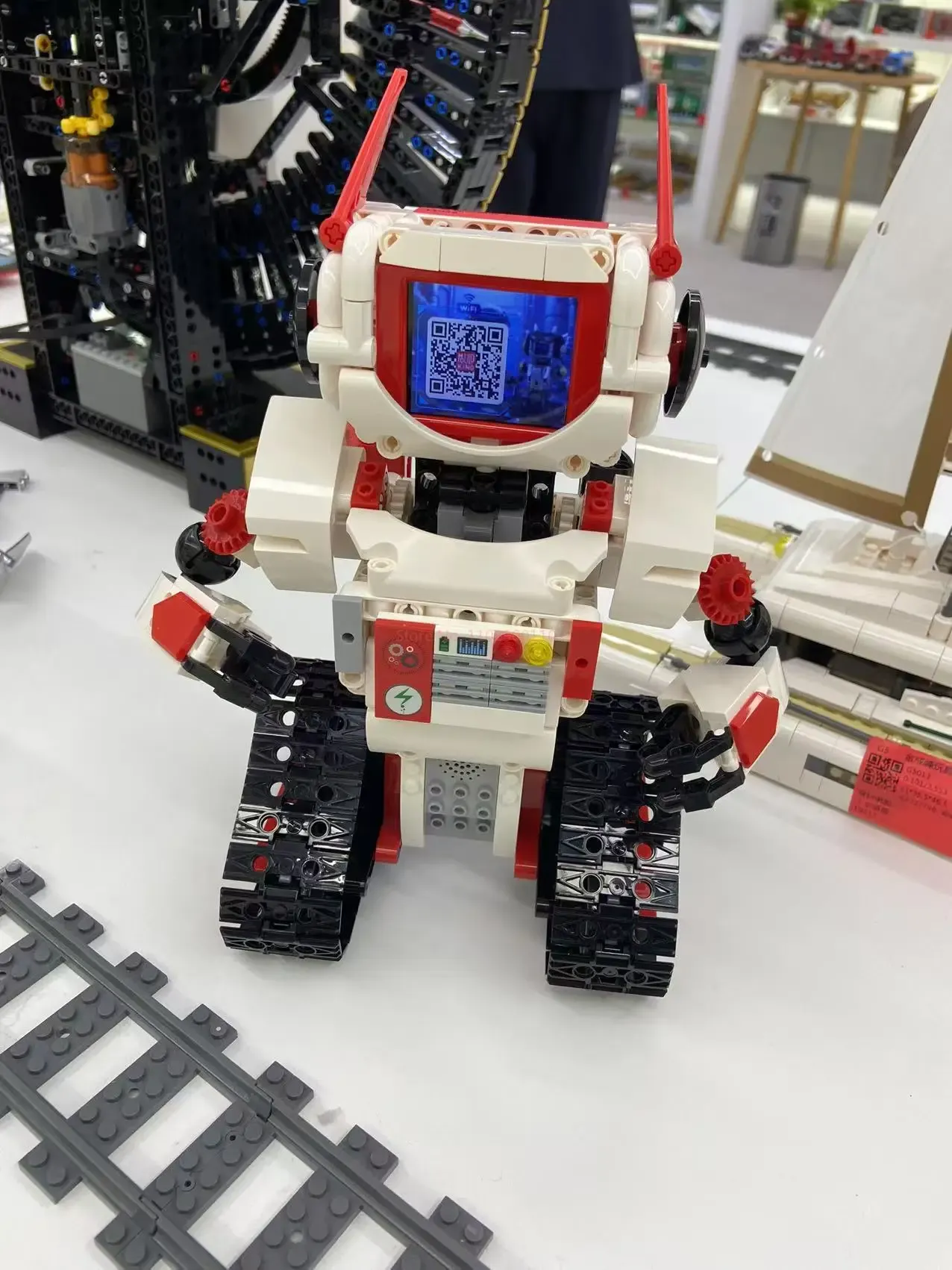 Интерактивен програмируем робот-строителен комплект AI Boris