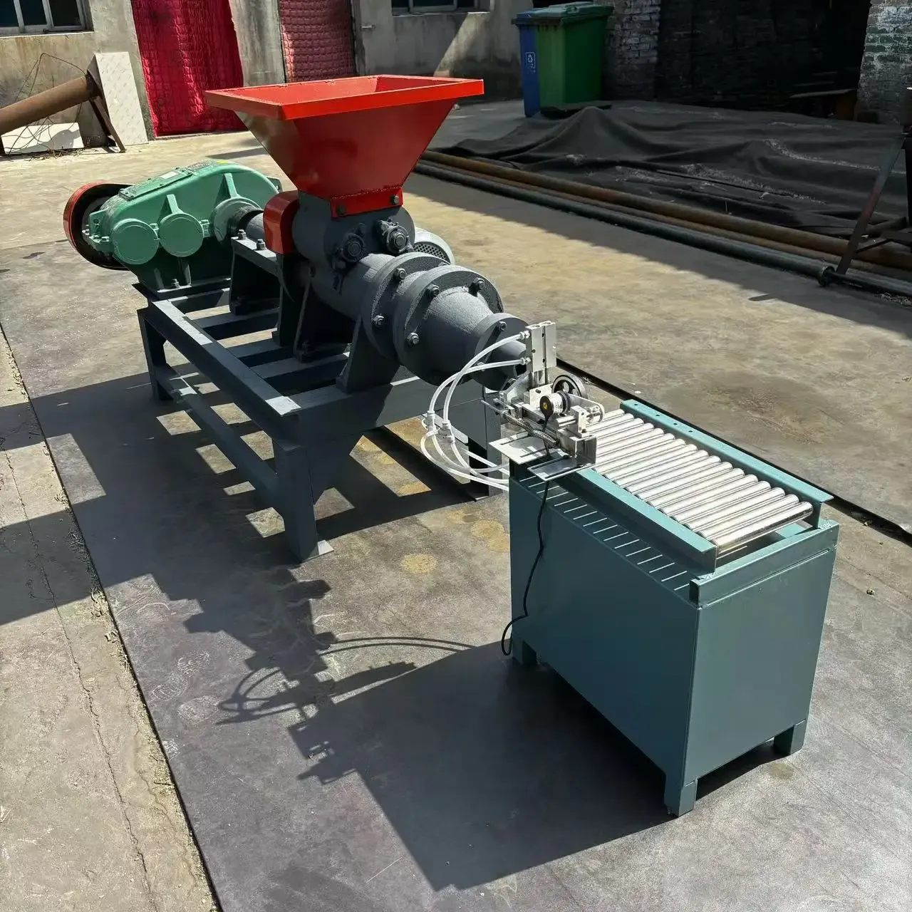 Хидравлична машина за брикети от дървесен въглен 500 кг/ч