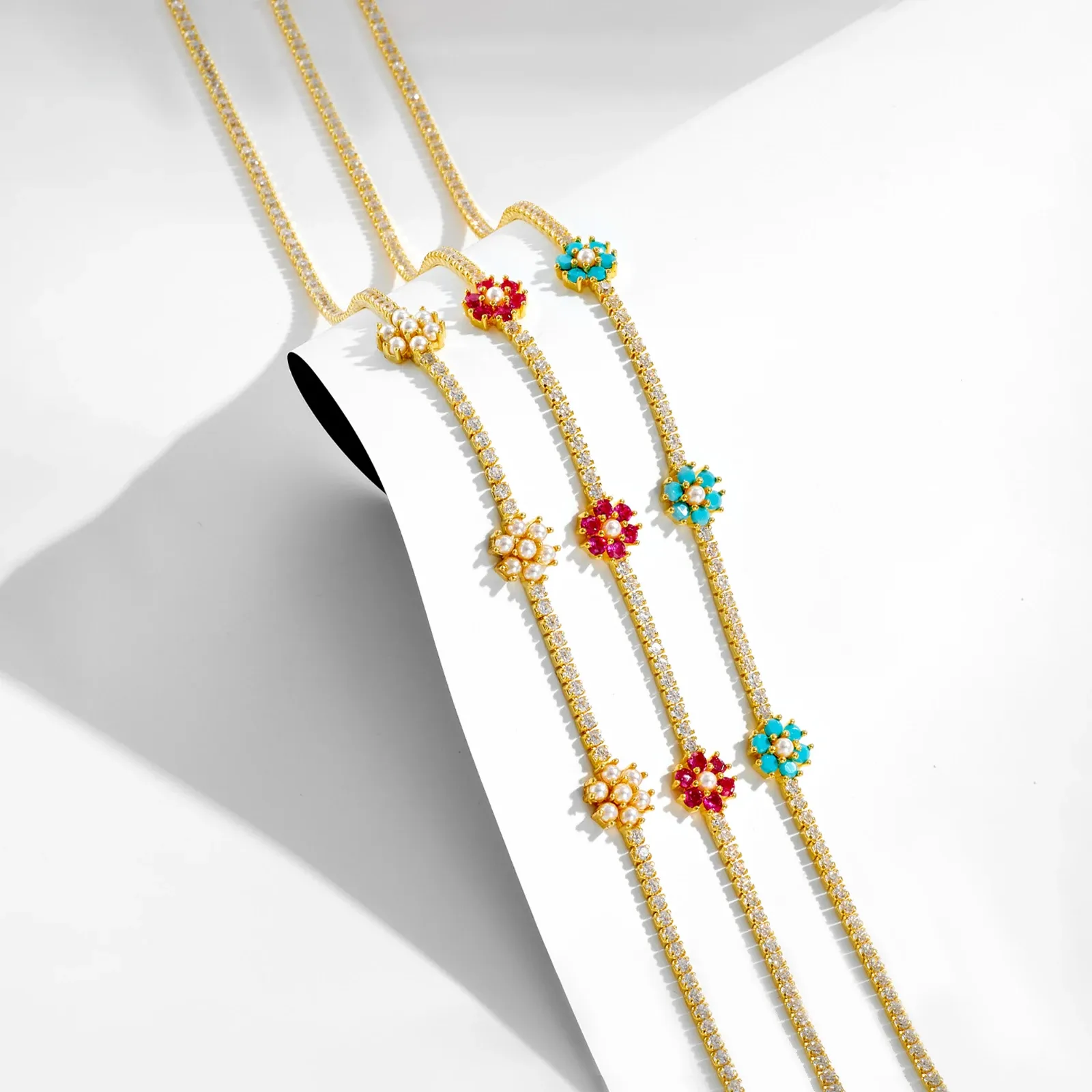 Фино златисто чокър колие от 925 сребро с кръгъл циркон