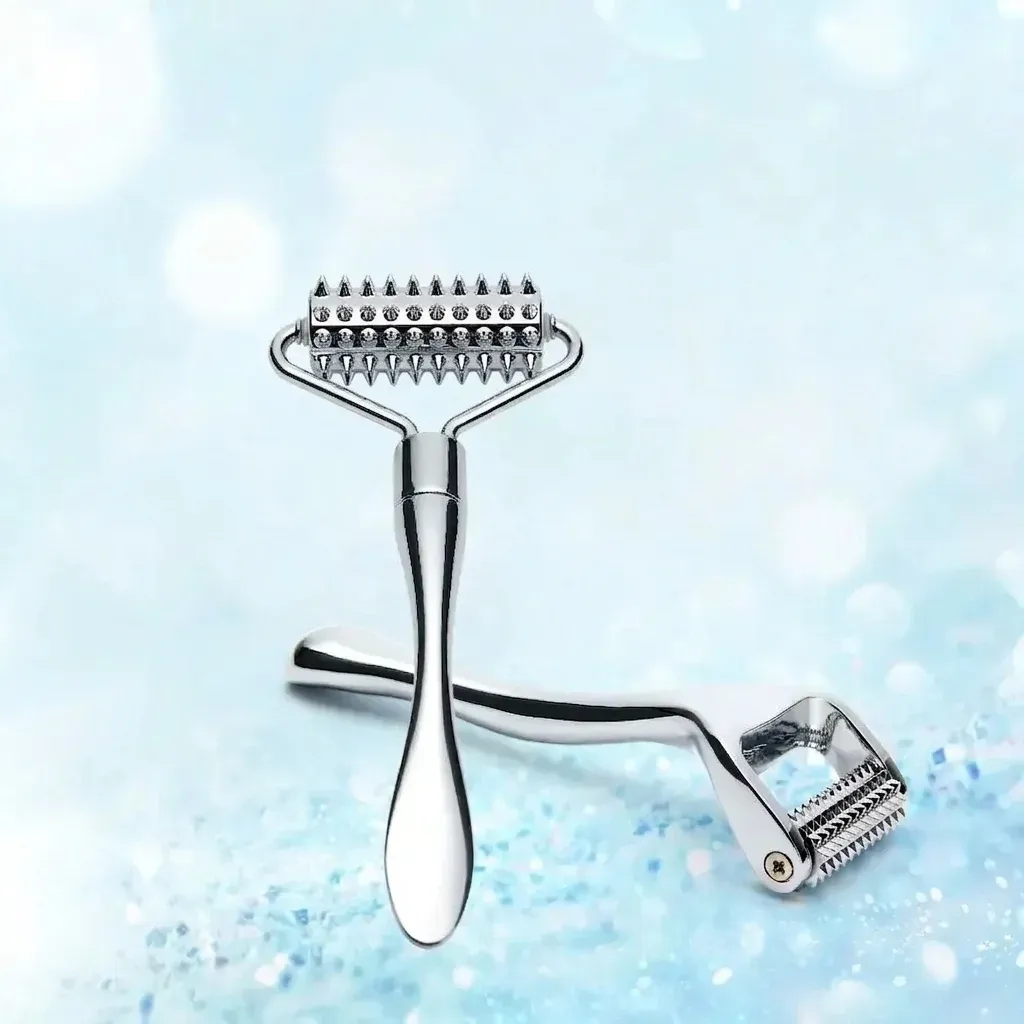 Сребрист стоманен масажен ролер за лице