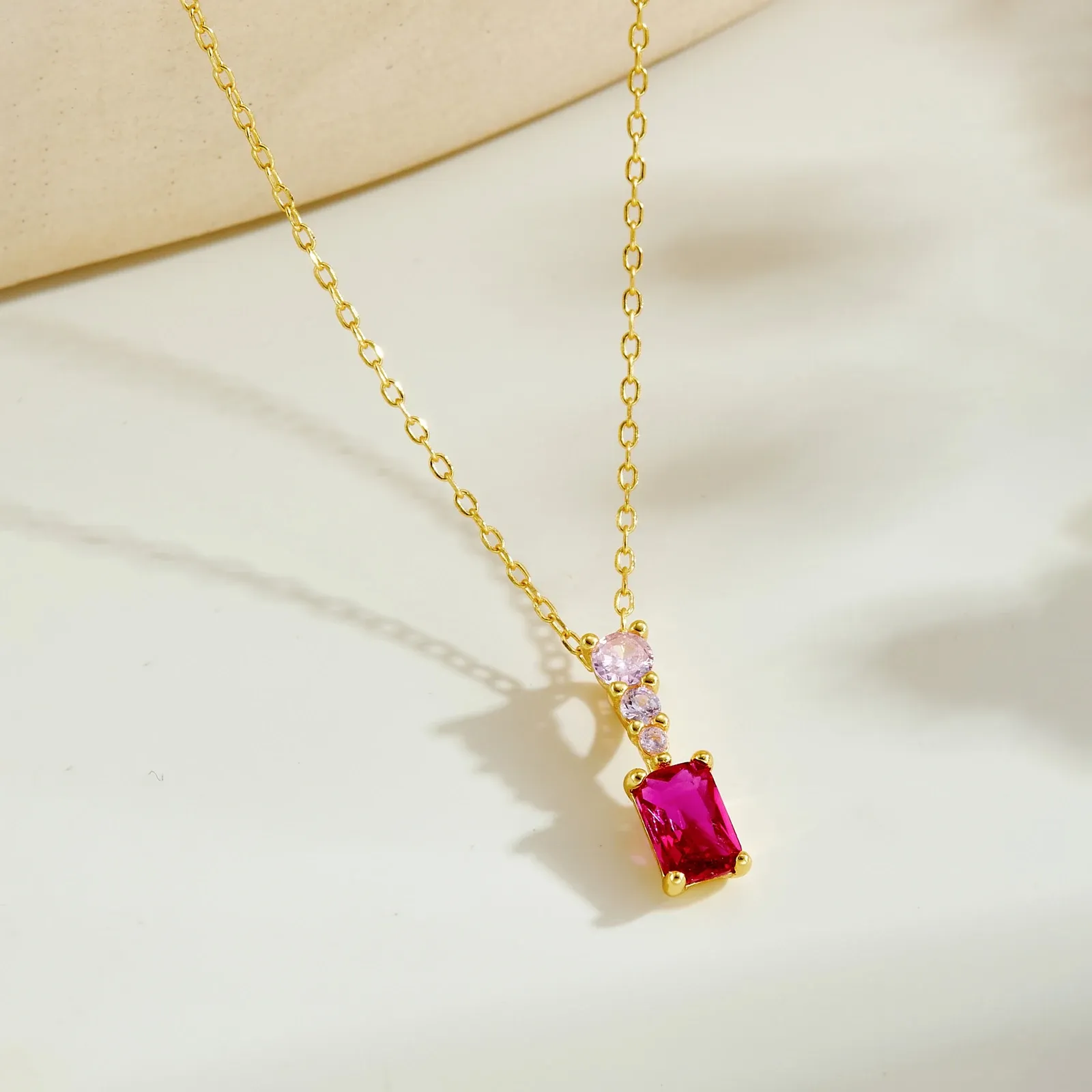 Геометрично колие от 925 сребро с розов циркон ANDYWEN