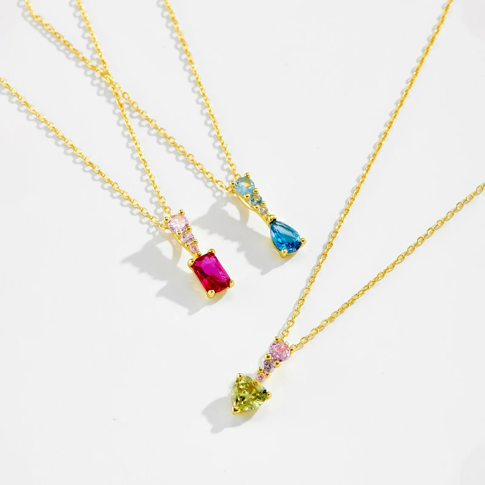 Геометрично колие от 925 сребро с розов циркон ANDYWEN