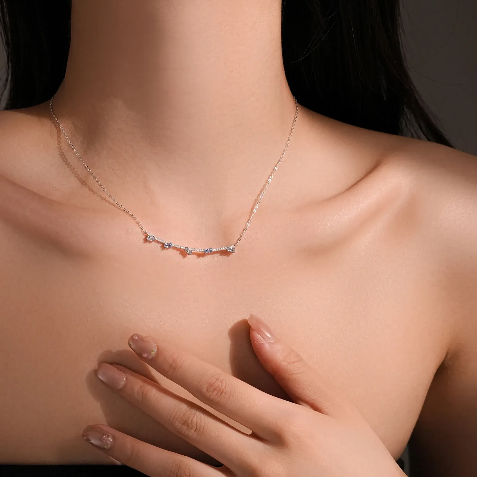 Сребърно чокър колие с син маркезов циркон