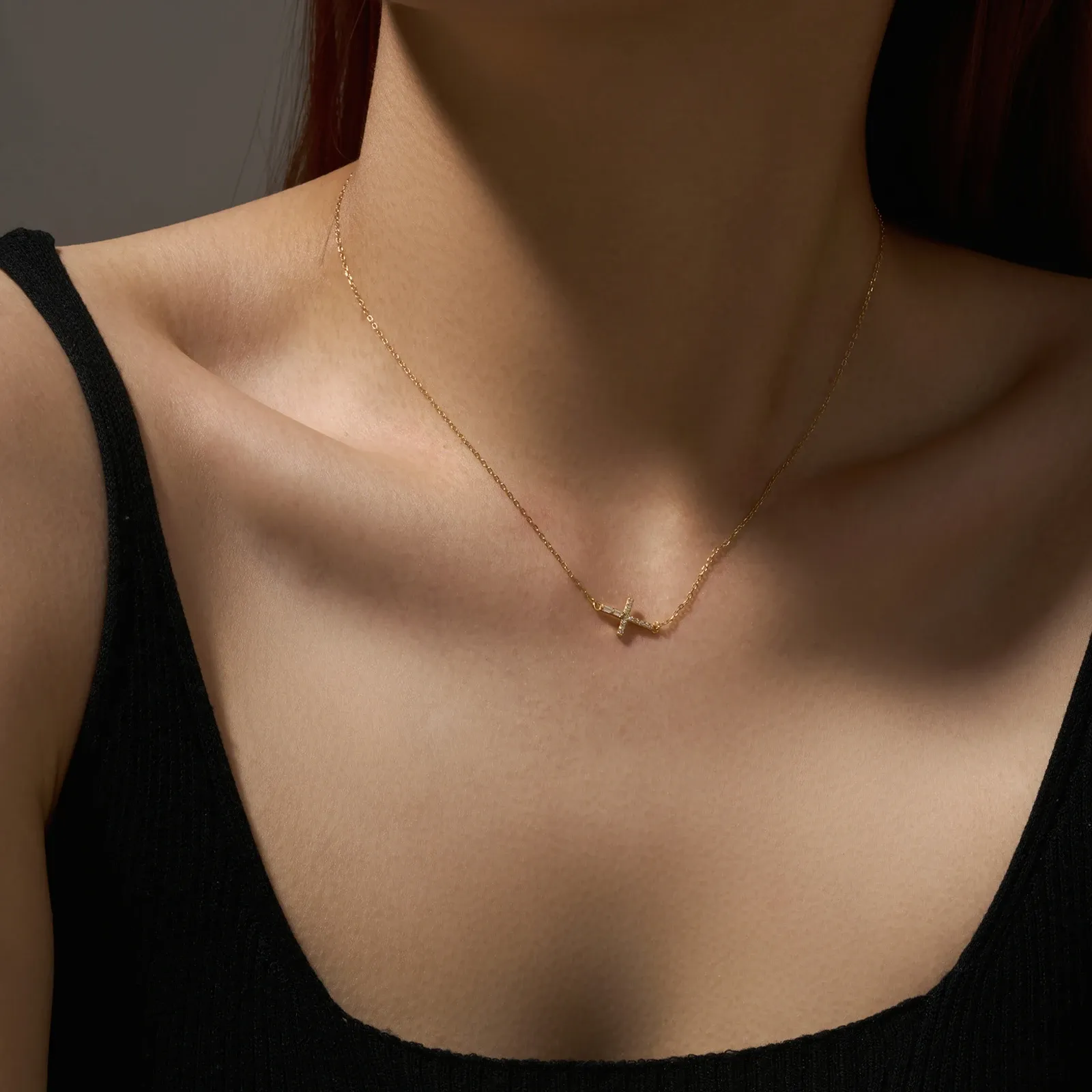 Сребърно колие с кръст и циркон ANDYWEN