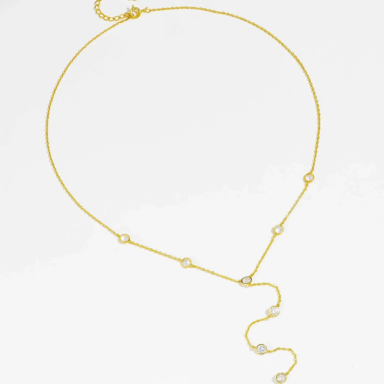 Фино позлатено колие с ръчно сърце и циркон