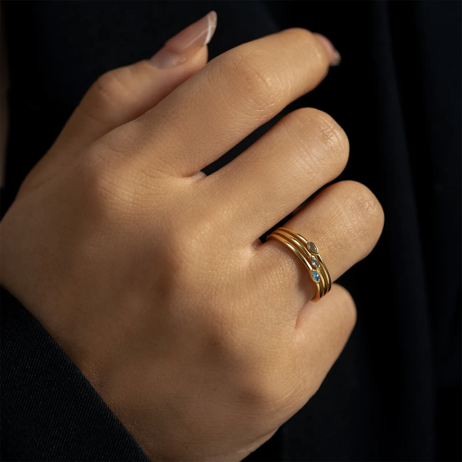 Фин регулируем пръстен от 925 сребро с овални сини цирконии