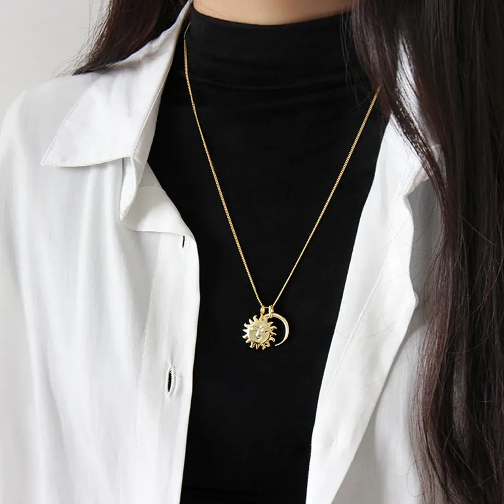 Сребърно колие с луна и слънчогледов медальон