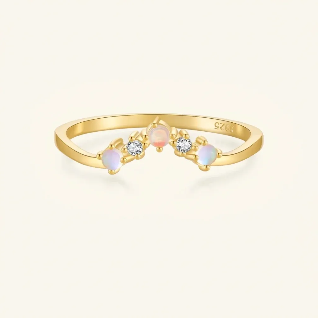 Фин златист пръстен с цветни камъни