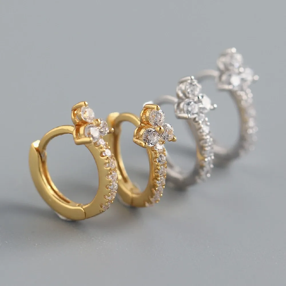 Деликатни сребърни хъги обеци с три циркония