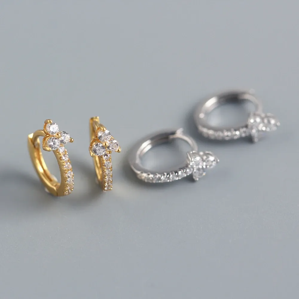 Деликатни сребърни хъги обеци с три циркония