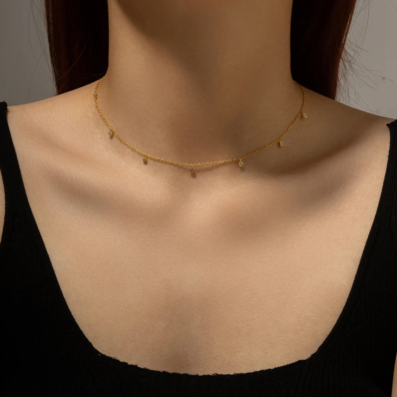 Фино златисто колие от 925 с циркон и регулируема верижка