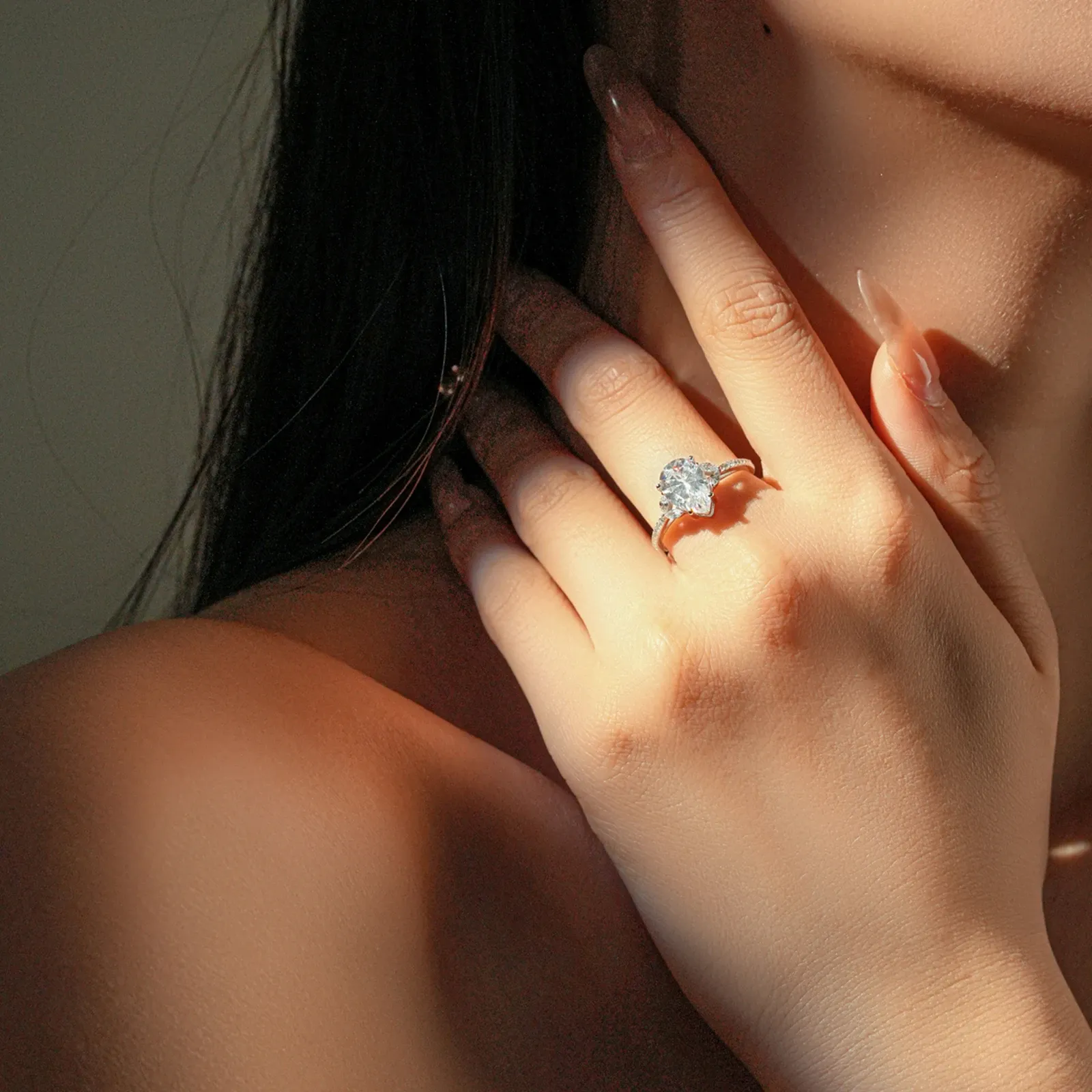 AP 925 сребърен пръстен с капковиден циркон и фин силует