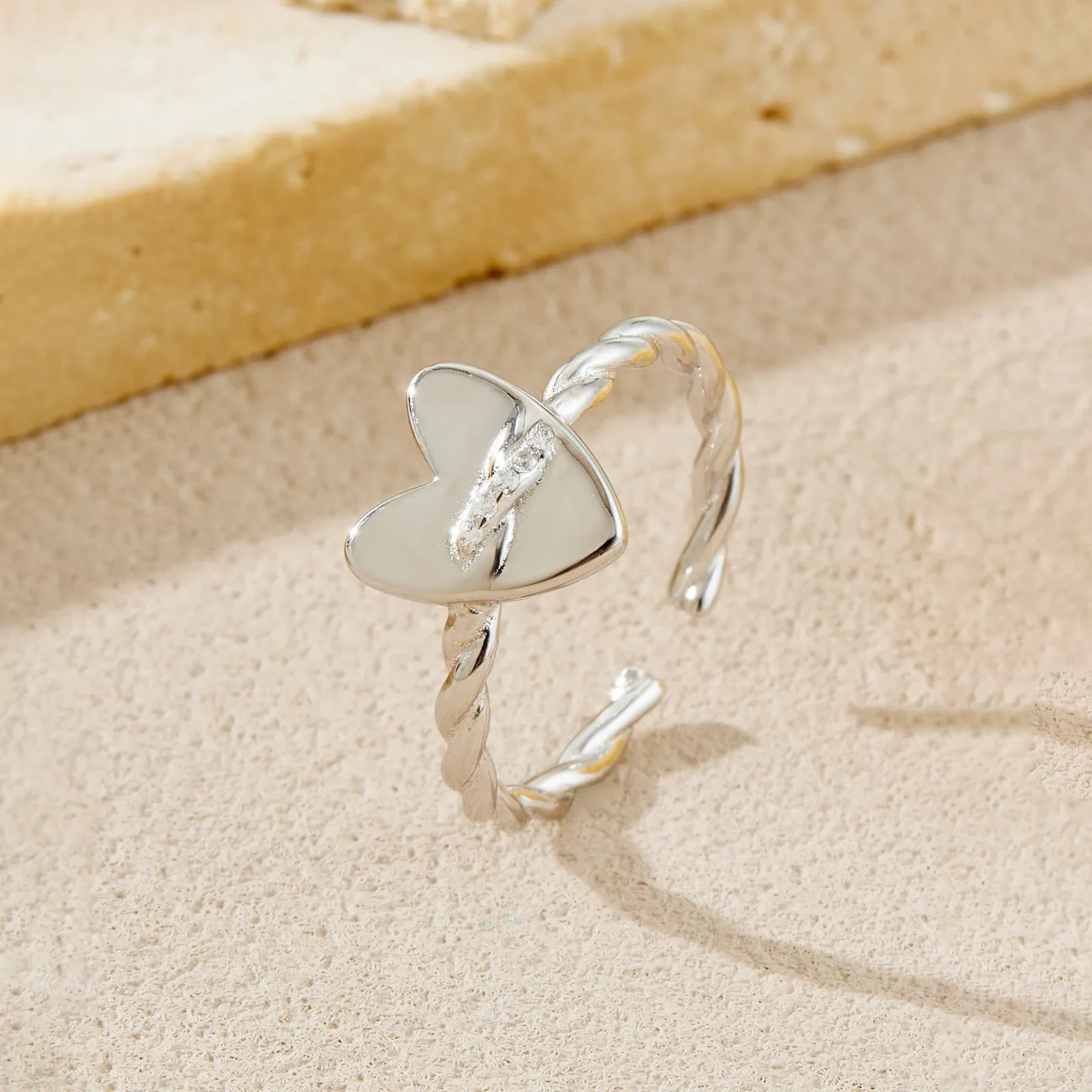 ANDYWEN 925 сребърен регулируем пръстен с усукано сърце и циркон