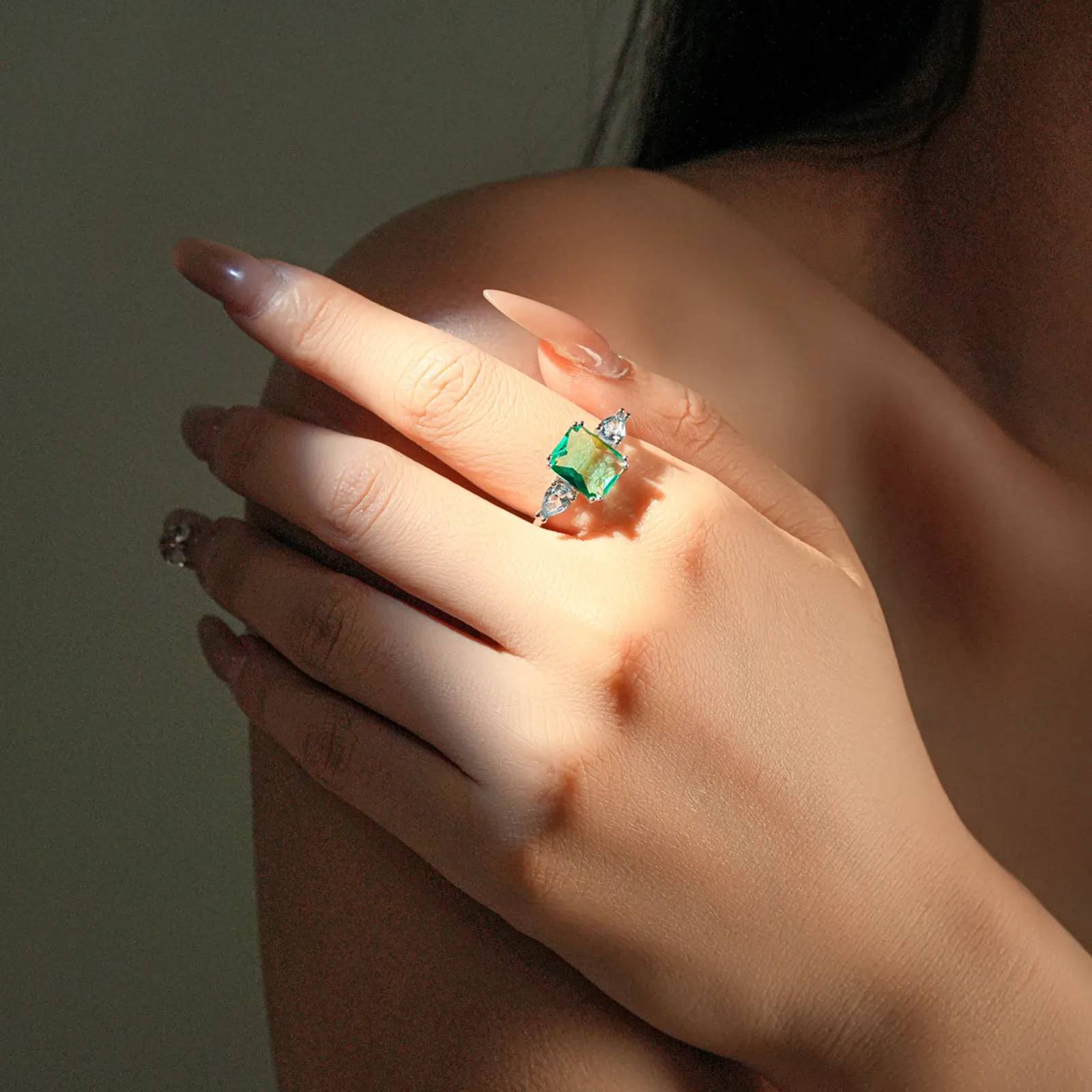 Елегантен геометричен пръстен от 925 сребро с циркон и сертификат