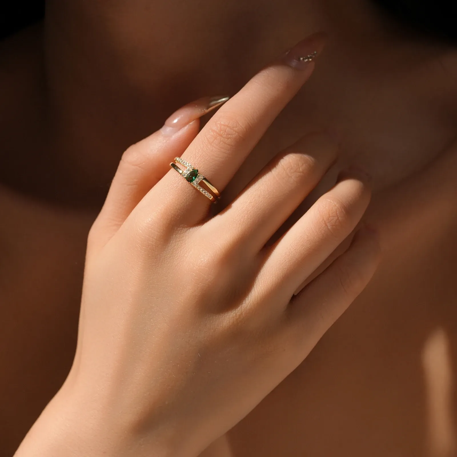 Елегантен сребърен пръстен с капковиден зелен циркон ANDYWEN