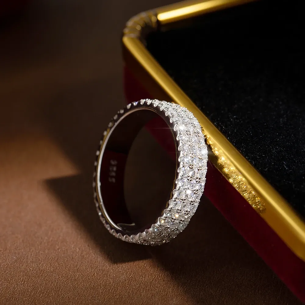 Сребърен пръстен с моисанит и геометричен профил Oevas