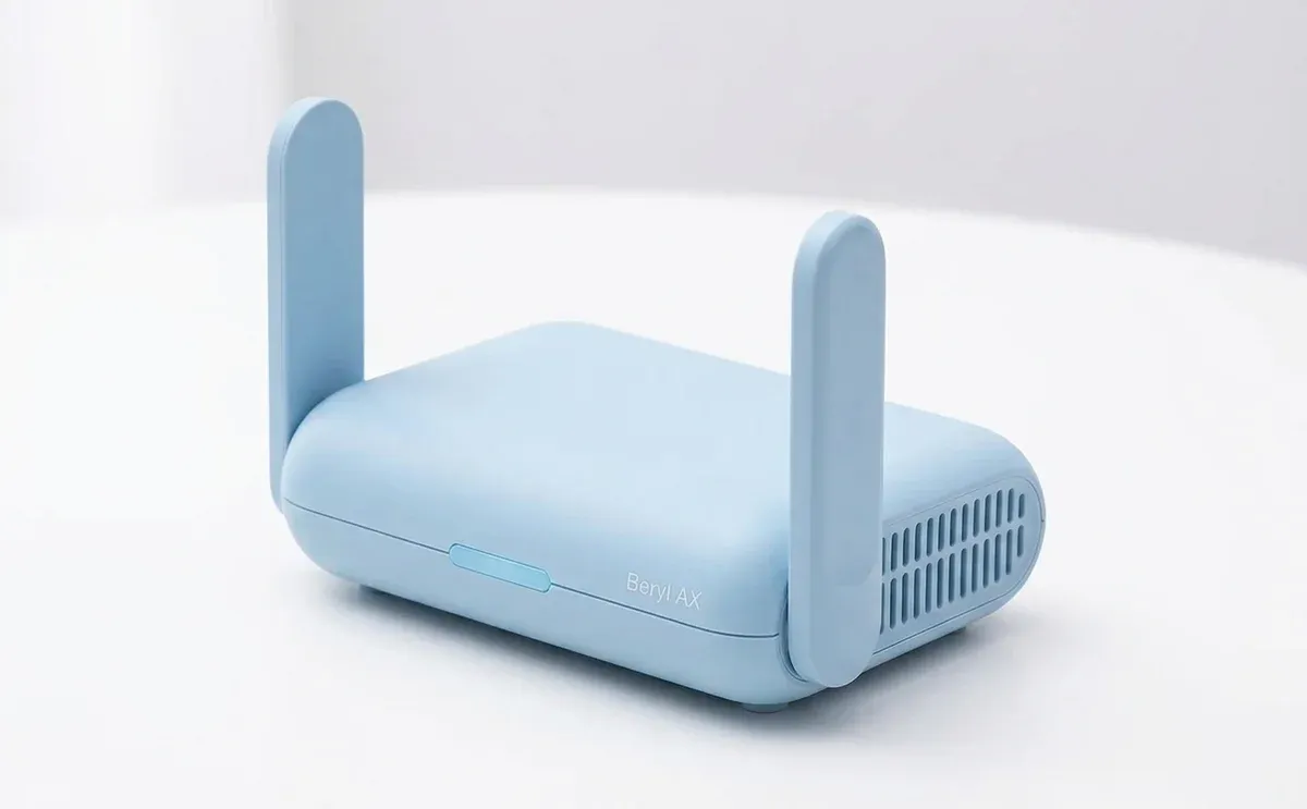 Син Wi‑Fi 6 пътен рутер с антени