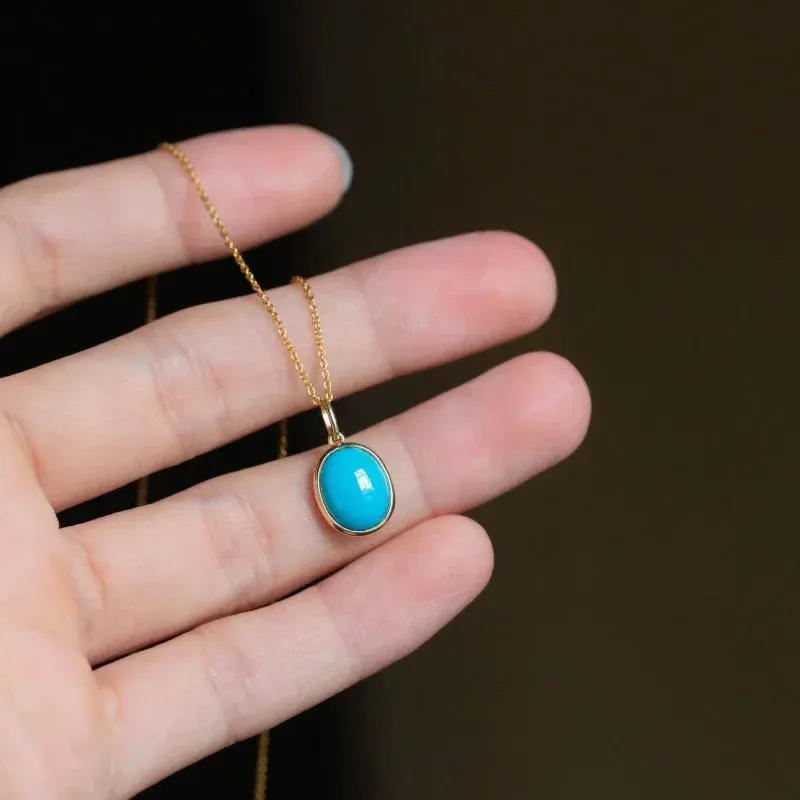 Минималистично колие с тюркоазен акцент и циркон