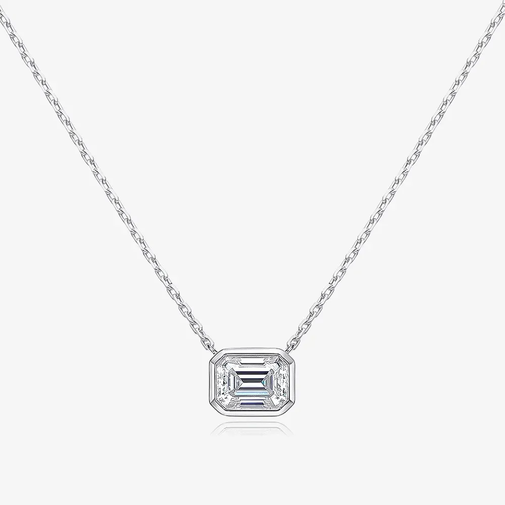 Сребърно колие с моисанит 2 карата и позлатен завършек Oevas