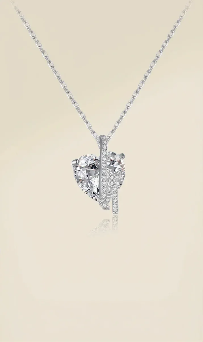 Сребърно колие със сърце и циркони