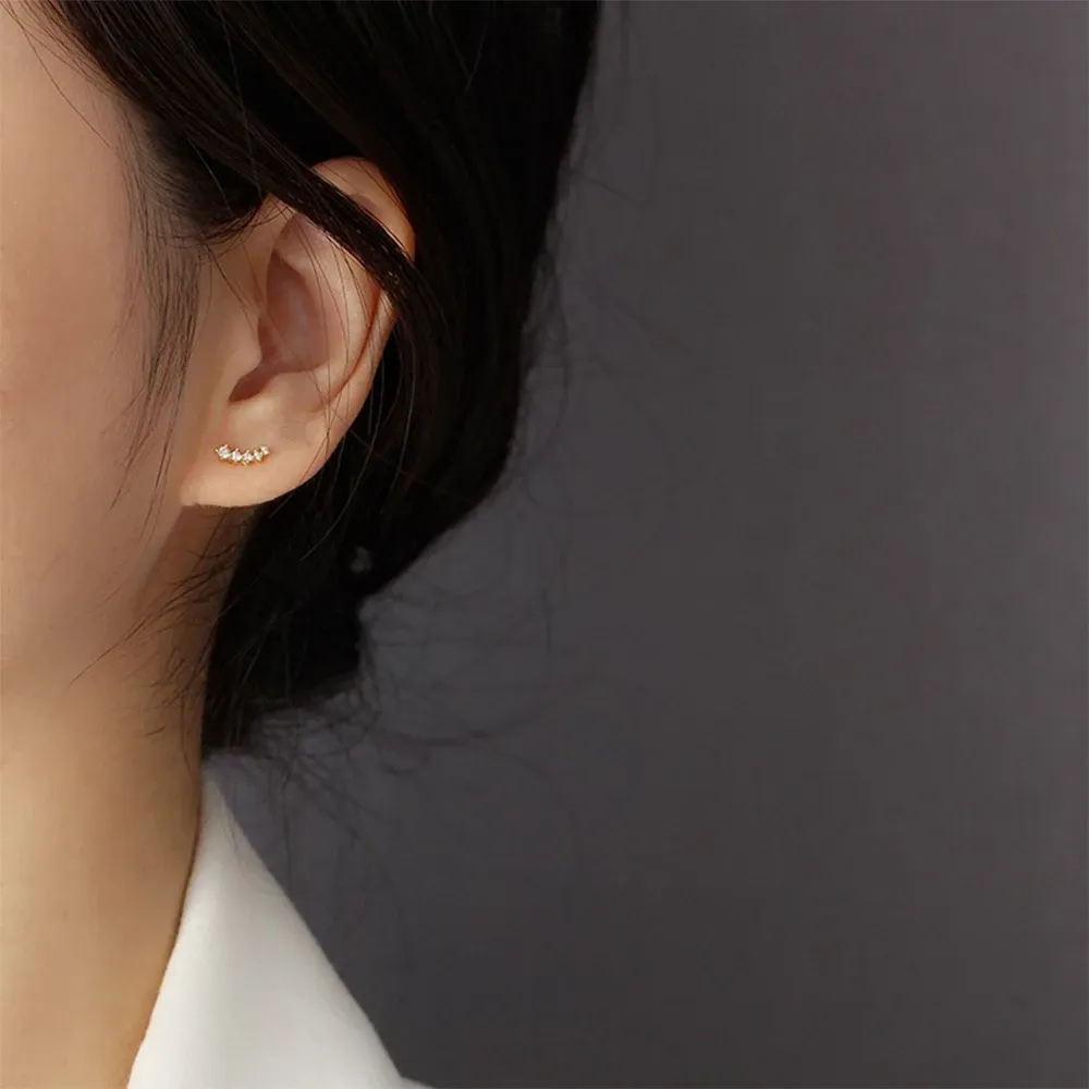 Елегантни капковидни пъпки от 925 сребро с позлатен акцент и прозрачен циркон