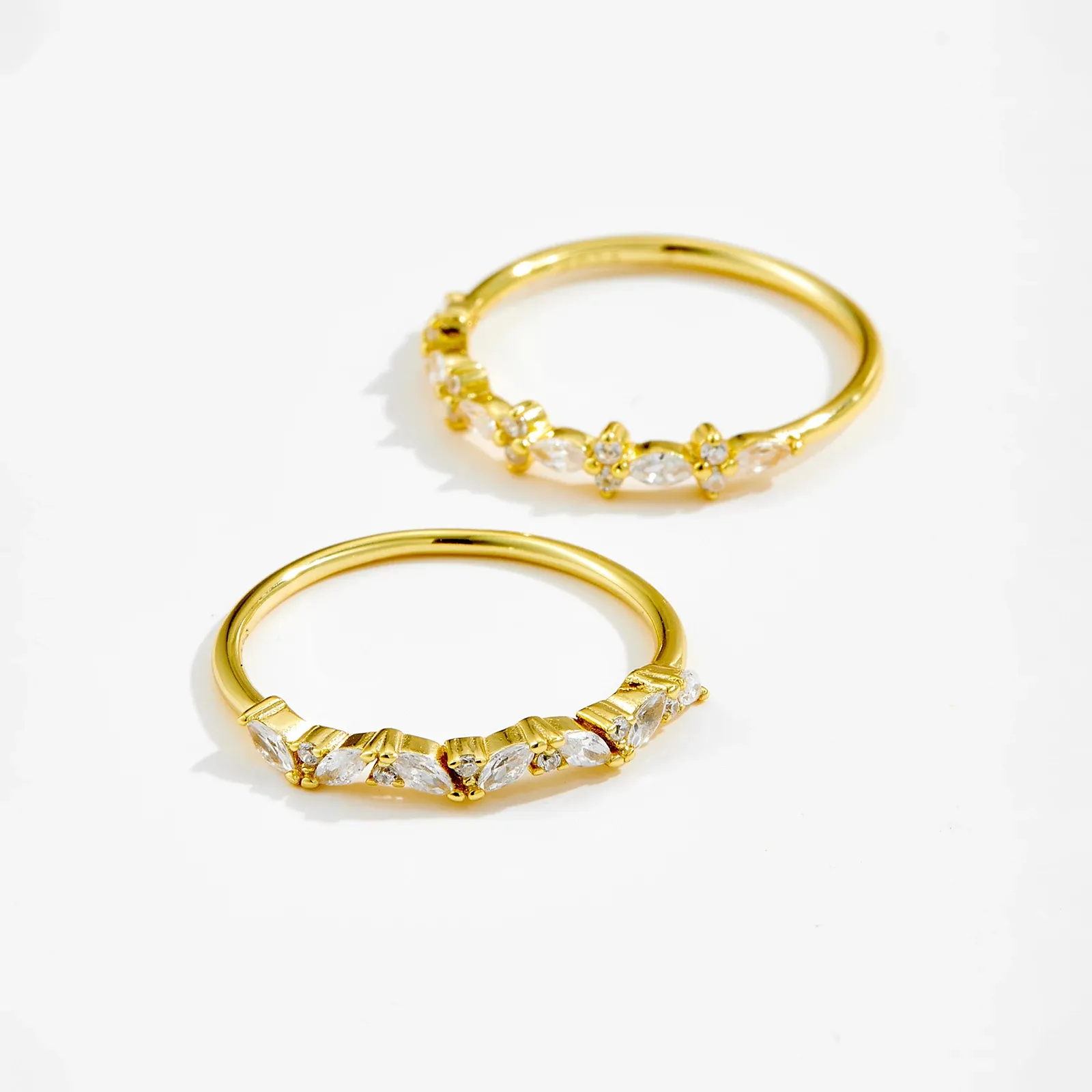 Фин сребърен пръстен с листен мотив и циркон ANDYWEN