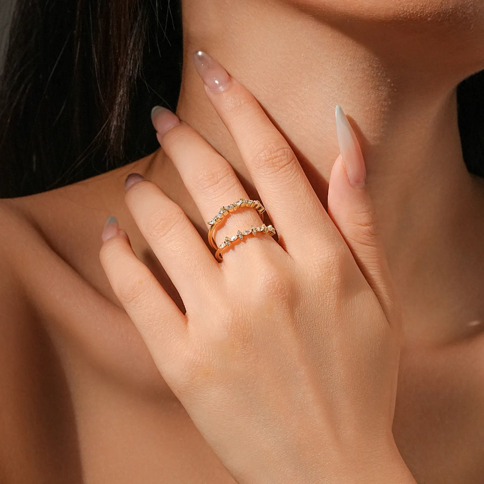 Фин сребърен пръстен с листен мотив и циркон ANDYWEN