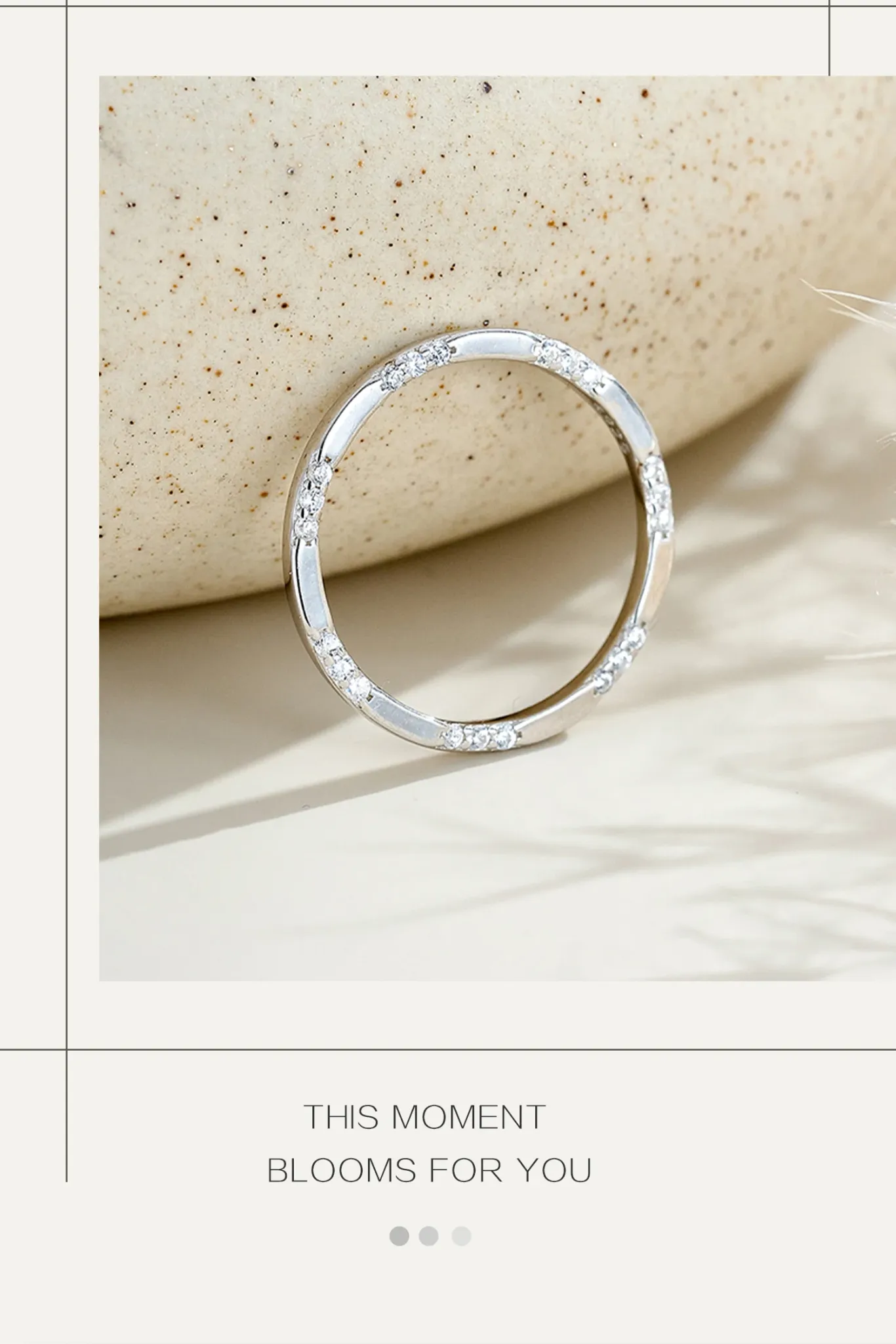 Фин сребърен пръстен с циркон и гравюра LOVE