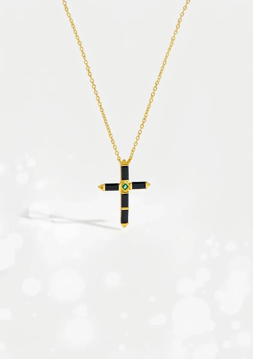 Фино сребърно колие с цветен кръст