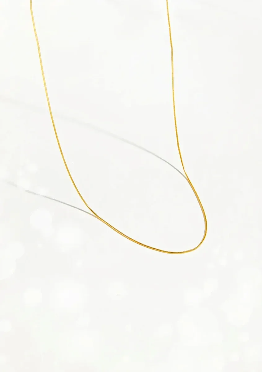 Златисто чокър колие със змийска верижка