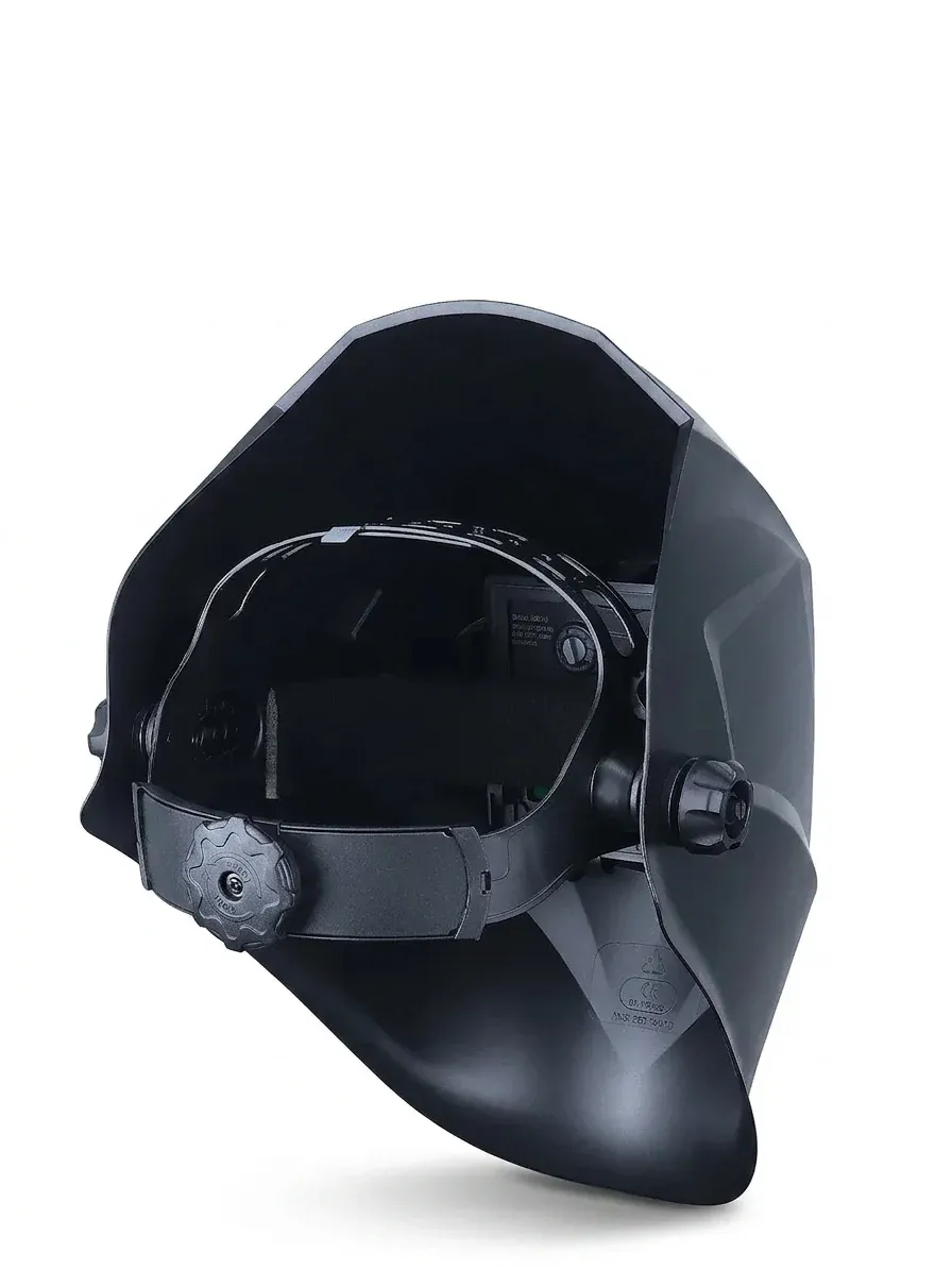 Автоматична заваръчна маска черна студийна снимка